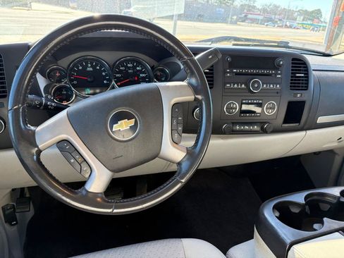 Used 2011 Chevrolet Silverado 1500 LT AWD/4WD image 9