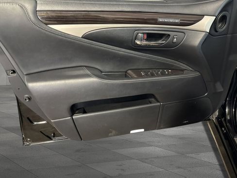 Used 2017 Lexus LS 460 image 23