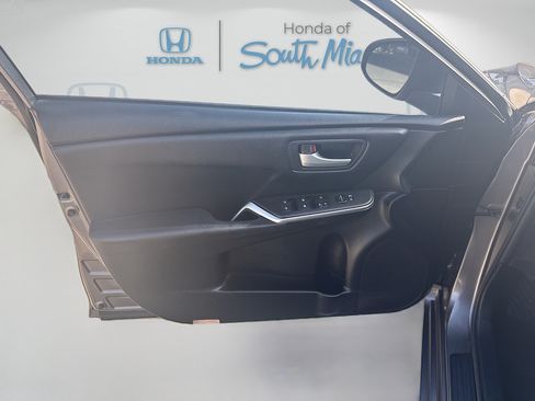 Used 2017 Toyota Camry SE FWD image 19