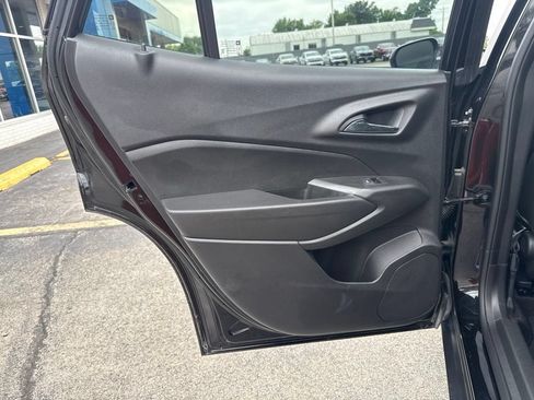 Used 2025 Chevrolet Trax RS FWD image 20