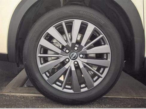 Used 2024 Nissan Pathfinder SL w/ SL Premium Package image 10