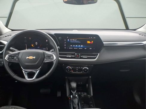 Used 2024 Chevrolet TrailBlazer LT w/ Convenience Package FWD image 11