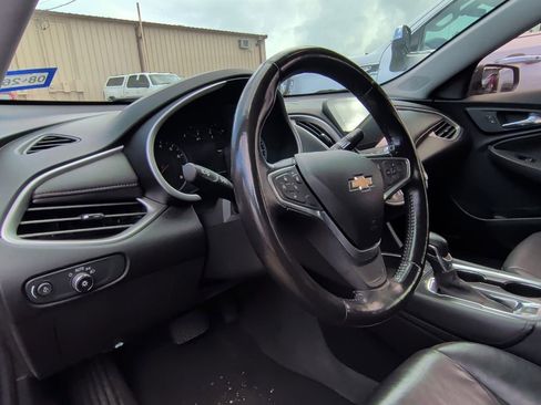 Used 2022 Chevrolet Malibu LT w/ Leather Package FWD image 9