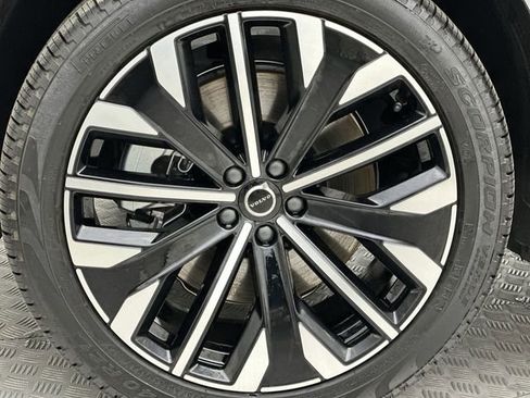 Certified 2025 Volvo XC90 T8 Ultra w/ Lounge Package image 10