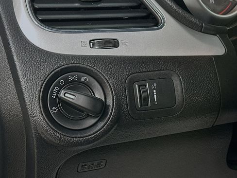 Used 2018 Dodge Journey SE image 10