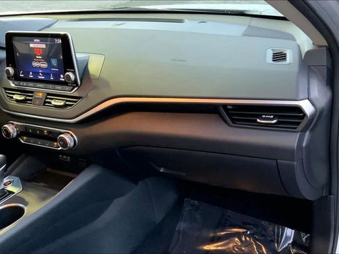 Used 2022 Nissan Altima 2.5 SV image 18