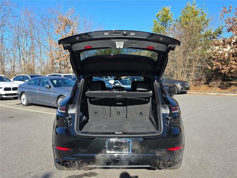 Used 2024 Porsche Cayenne image 5