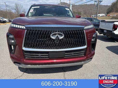 Used 2025 INFINITI QX80 Sensory image 2