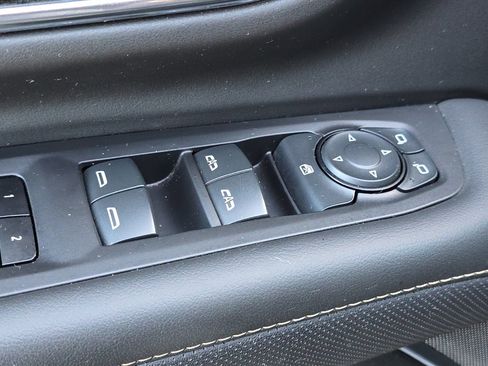 Used 2024 GMC Yukon SLT image 11