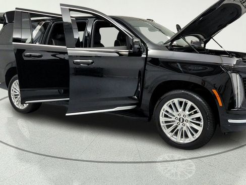 Used 2025 Cadillac Escalade ESV Premium Luxury w/ LPO, Floor Liner Package AWD/4WD image 14