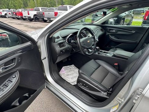Used 2017 Chevrolet Impala LT FWD image 5