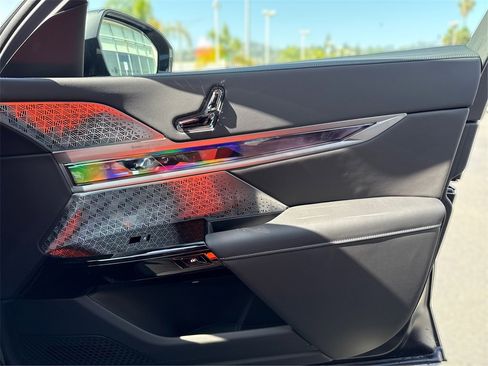 New 2025 BMW i7 xDrive60 w/ Executive Package image 27