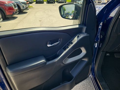 Used 2022 Nissan Frontier SV RWD image 18