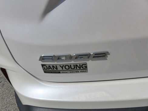 Used 2019 Ford Edge Titanium w/ Equipment Group 301A AWD/4WD image 10