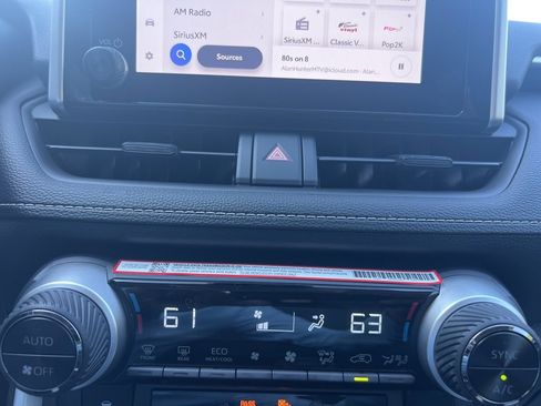 Used 2025 Toyota RAV4 XLE image 39