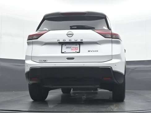 Used 2024 Nissan Rogue SV AWD/4WD image 30