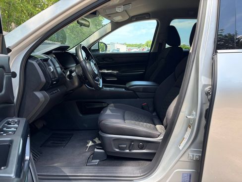 Used 2025 Nissan Pathfinder SV FWD image 29