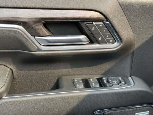 Used 2024 Chevrolet Silverado 2500 LTZ w/ LTZ Convenience Package AWD/4WD image 18