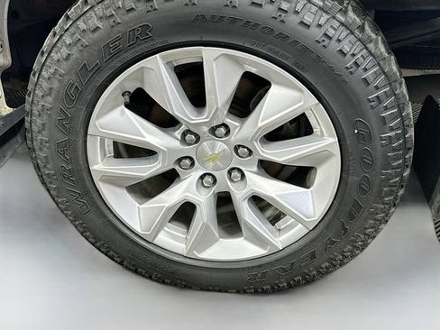 Used 2020 Chevrolet Silverado 1500 Custom w/ Custom Value Package AWD/4WD image 25