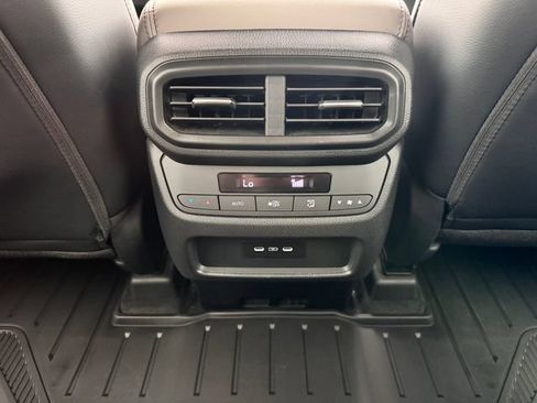 Used 2025 Honda Pilot Touring image 31