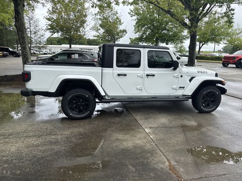 Used 2022 Jeep Gladiator Sport AWD/4WD image 8