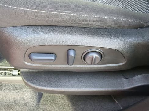 Used 2024 Chevrolet Traverse LT image 16