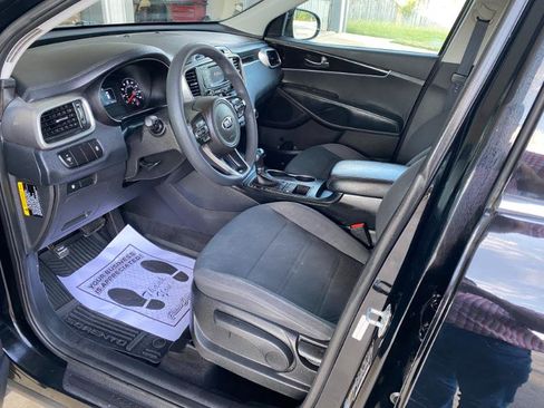 Used 2017 Kia Sorento LX image 13