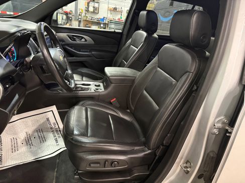 Used 2022 Chevrolet Traverse LT w/ LT Premium Package AWD/4WD image 42