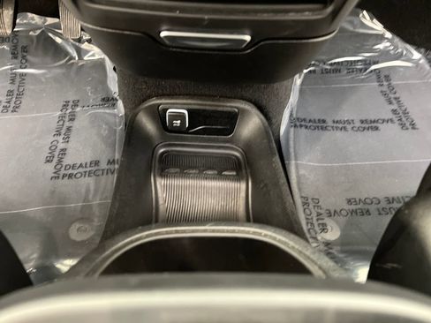 Used 2025 Chrysler Pacifica Select FWD image 56