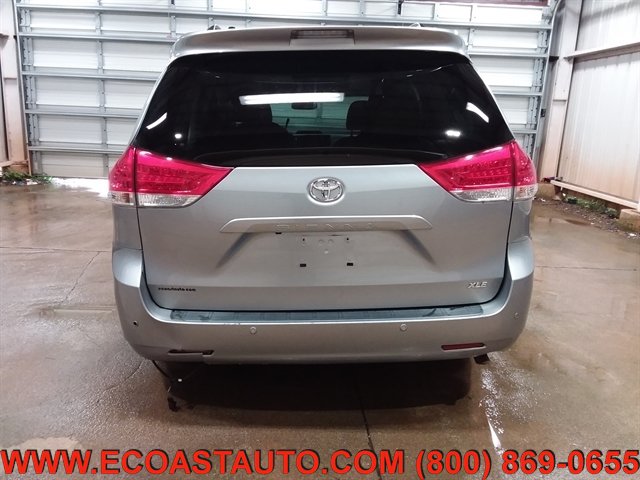 Used 2014 Toyota Sienna XLE w/ Entertainment Package FWD image 8