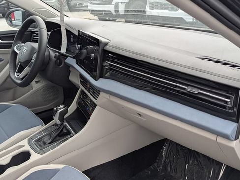 New 2026 Volkswagen Jetta SE FWD image 18