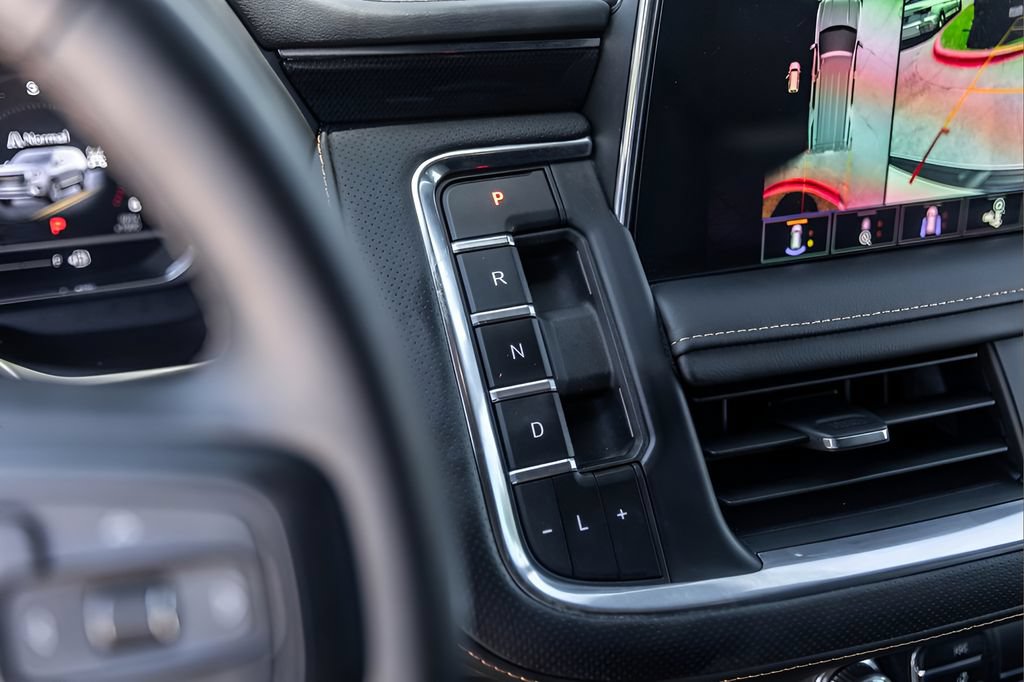 Used 2024 GMC Yukon AT4 w/ Technology Package AWD/4WD image 18