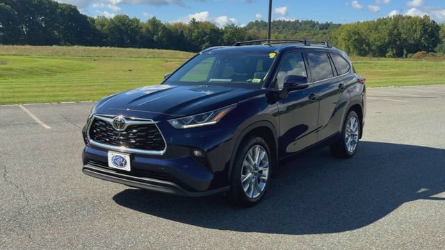 Used 2022 Toyota Highlander Limited AWD/4WD image 4