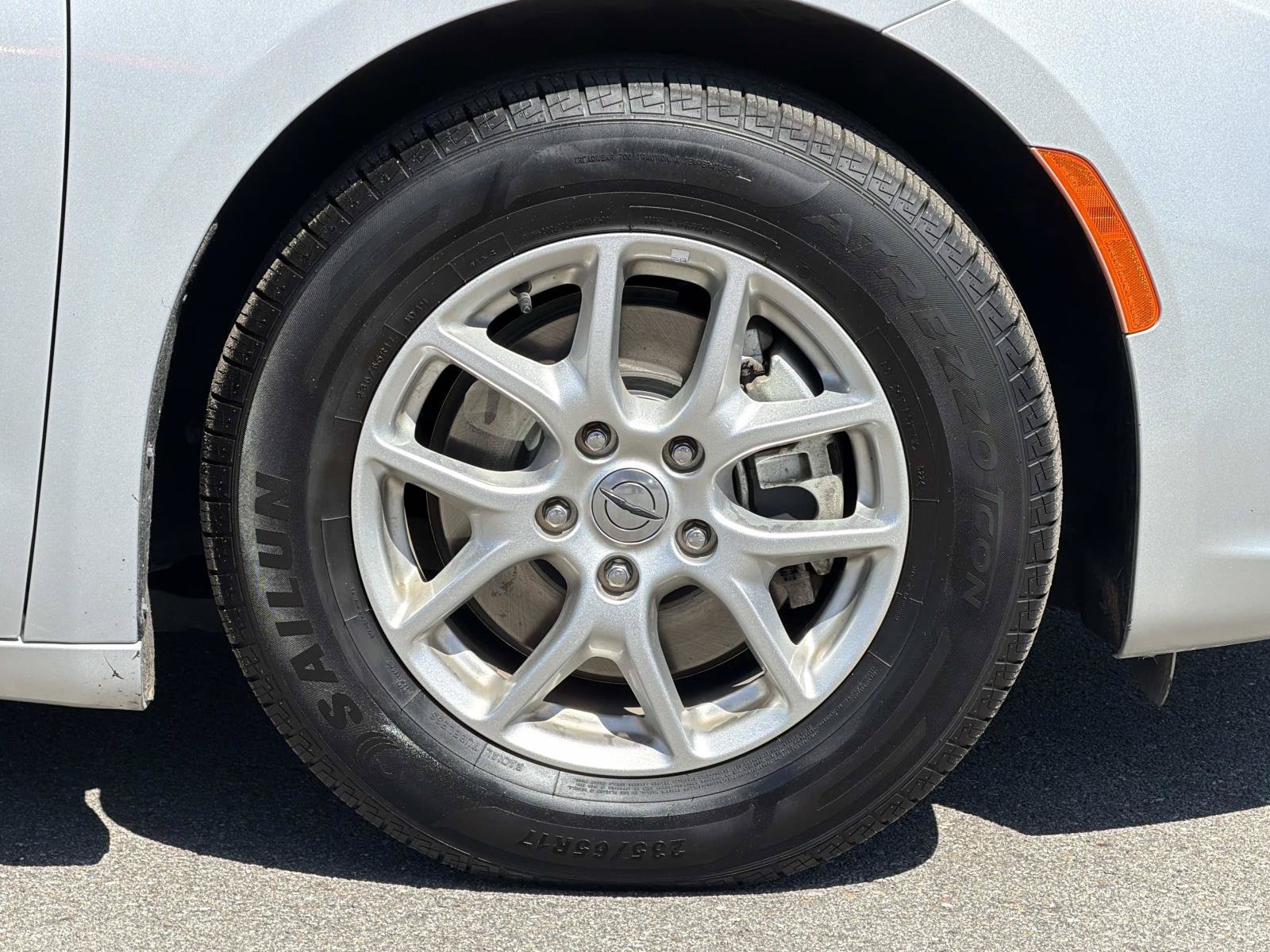 Used 2023 Chrysler Pacifica Touring-L FWD image 25