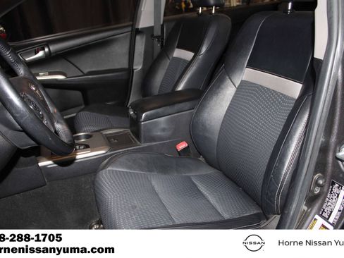 Used 2014 Toyota Camry SE w/ Moonroof Package FWD image 4