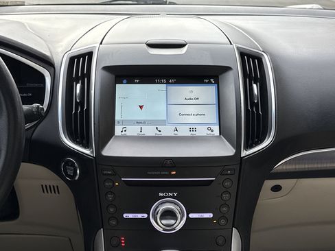 Used 2018 Ford Edge Titanium w/ Technology Package image 13