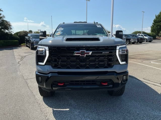 Used 2024 Chevrolet Silverado 2500 ZR2 w/ Technology Package AWD/4WD image 2