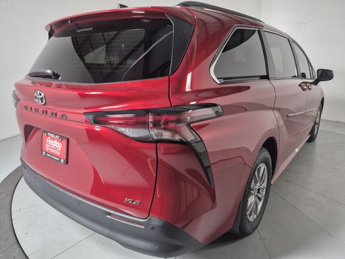 New 2026 Toyota Sienna XLE FWD image 4