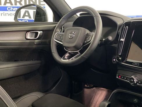 Used 2023 Volvo XC40 B5 Plus AWD/4WD image 14