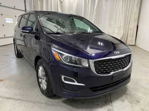Used 2021 Kia Sedona LX image 2