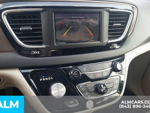 Used 2023 Chrysler Voyager LX FWD image 8
