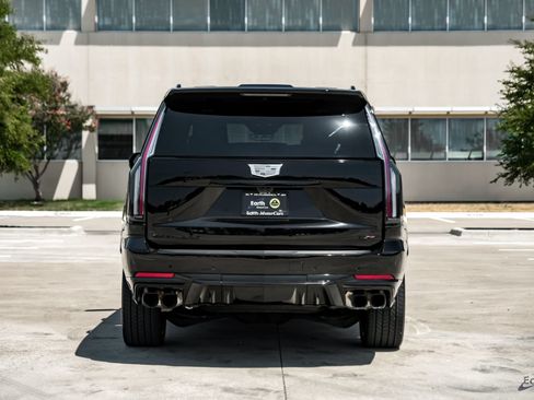 Used 2026 Cadillac Escalade V w/ LPO, ONYX Package AWD/4WD image 12
