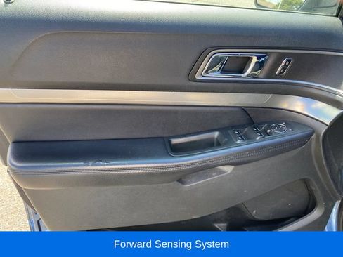 Used 2018 Ford Explorer XLT w/ Equipment Group 201A AWD/4WD image 15