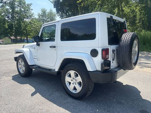 Used 2012 Jeep Wrangler Sahara w/ Connectivity Group AWD/4WD image 15