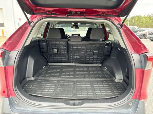 Used 2021 Toyota RAV4 LE image 23