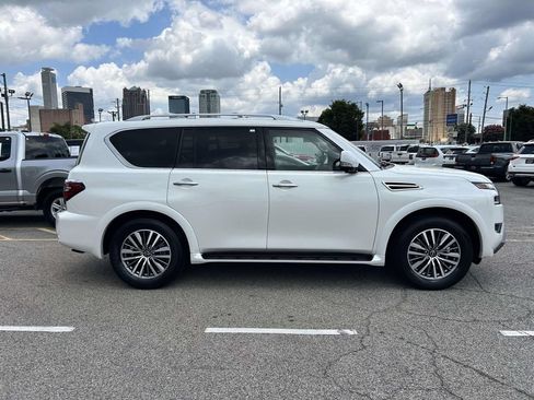 Used 2024 Nissan Armada SL w/ Captain's Chairs Package RWD image 2