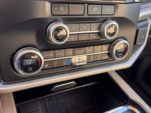 Used 2024 Ford Expedition XLT image 22