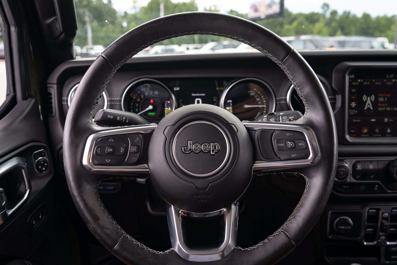 Used 2022 Jeep Wrangler Unlimited Sahara w/ Cold Weather Group AWD/4WD image 28