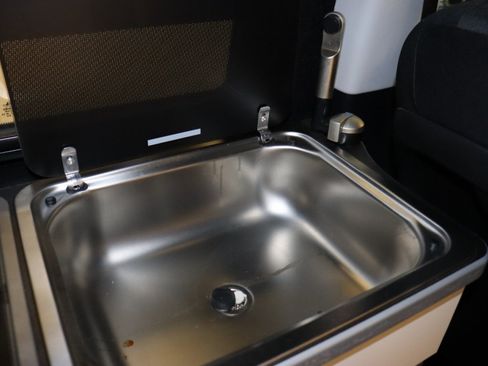 Used 2019 Mercedes-Benz Metris w/ Premium Safety Package image 39