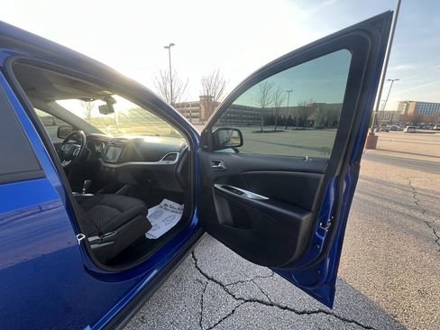 Used 2015 Dodge Journey SXT w/ Flexible Seating Group image 10